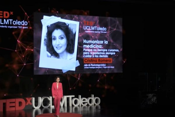 La Dra. Cristina Romero nos habla de la importancia de humanizar la medicina en TEDxUCLM